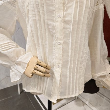 레이스 핀턱 블라우스