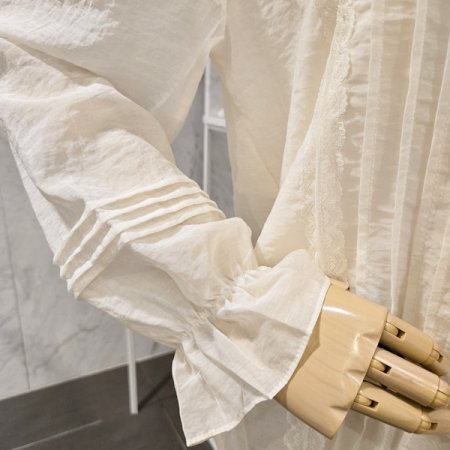 레이스 핀턱 블라우스