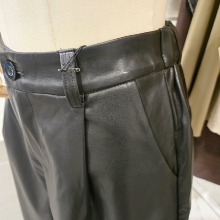 뒷 밴딩 레자 통 팬츠