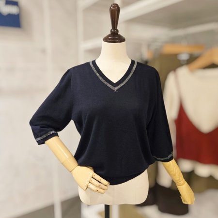 글리터 포인트 브이넥 니트