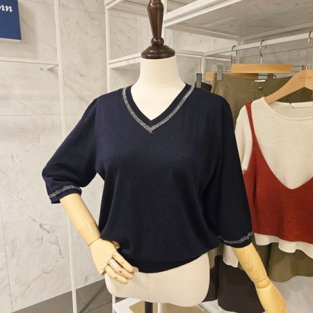 글리터 포인트 브이넥 니트