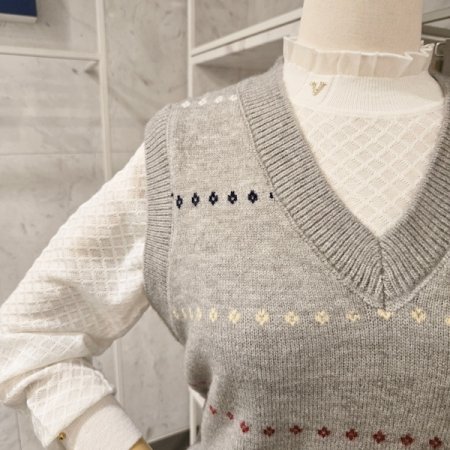 미니 패턴 브이넥 니트 베스트