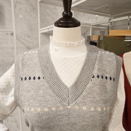 미니 패턴 브이넥 니트 베스트