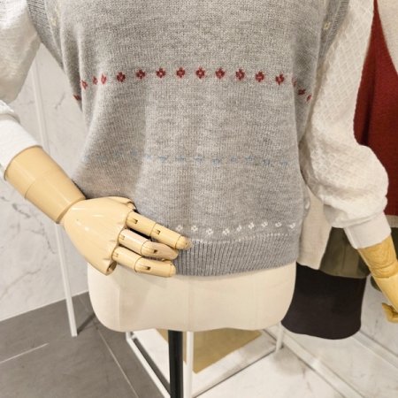 미니 패턴 브이넥 니트 베스트