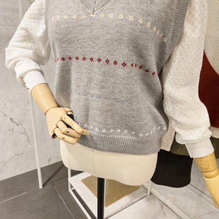 미니 패턴 브이넥 니트 베스트