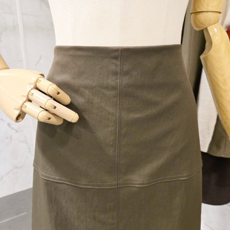 뒷트임 밴딩 지퍼 스커트