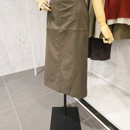 뒷트임 밴딩 지퍼 스커트