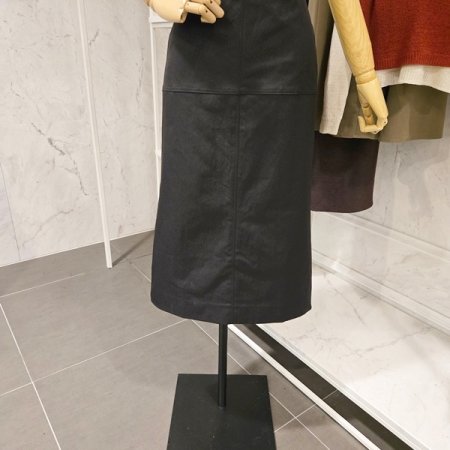 뒷트임 밴딩 지퍼 스커트