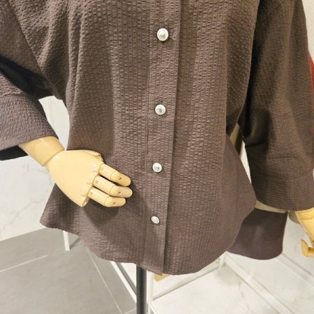 카라 루즈핏 블라우스