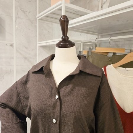 카라 루즈핏 블라우스