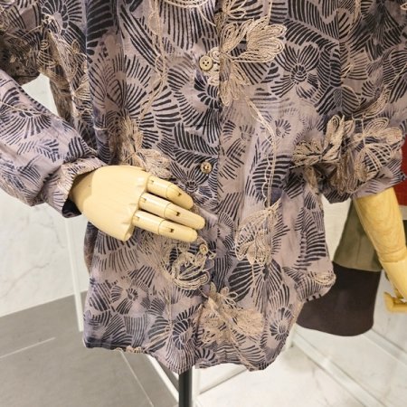 플라워 자수 카라 블라우스