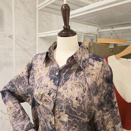 플라워 자수 카라 블라우스