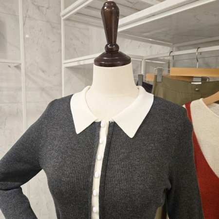 배색 카라 골지 니트