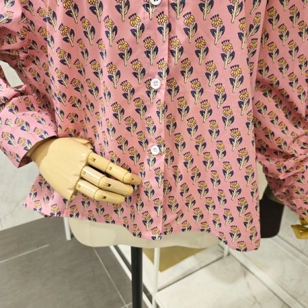 잔꽃 카라 셔츠