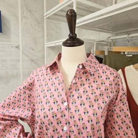 잔꽃 카라 셔츠