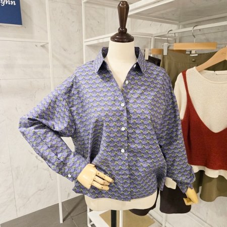 잔꽃 카라 셔츠