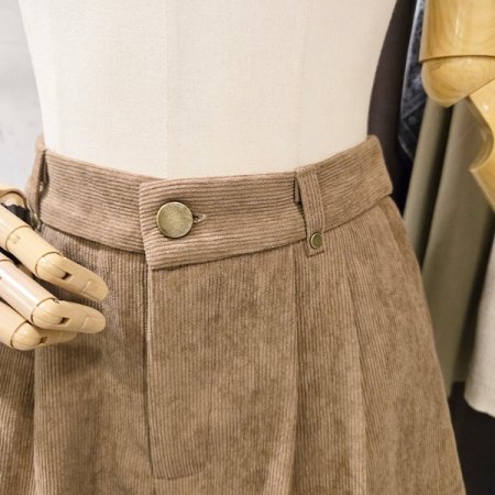 핀턱 코듀로이 반바지