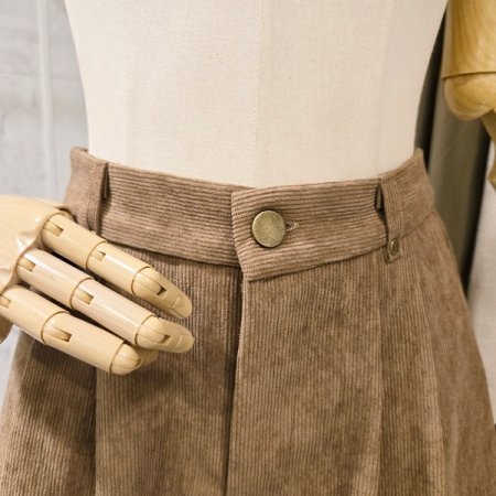 핀턱 코듀로이 반바지