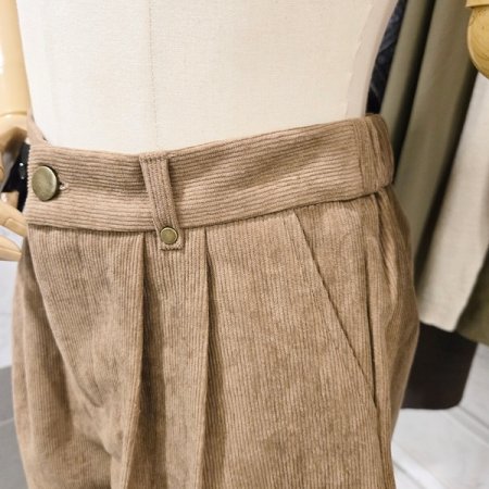 핀턱 코듀로이 반바지