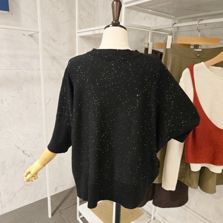 장식 라운드 루즈핏 니트