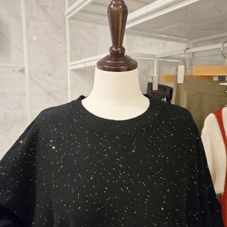 장식 라운드 루즈핏 니트