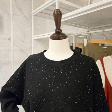 장식 라운드 루즈핏 니트