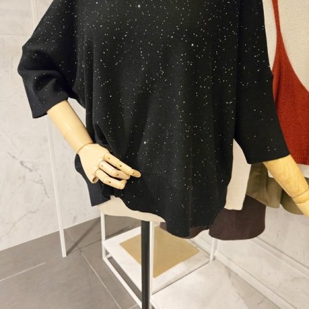 장식 라운드 루즈핏 니트