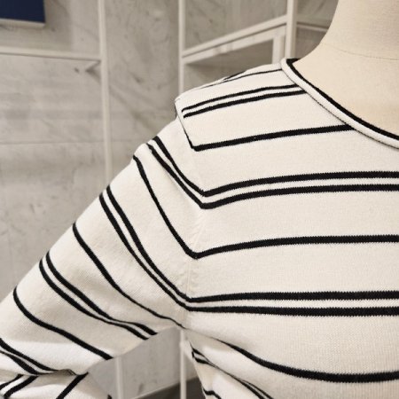 스트링 라운드 스트라이프 니트