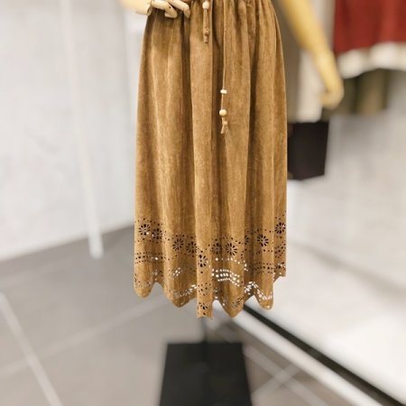 스웨이드 펀칭 스커트