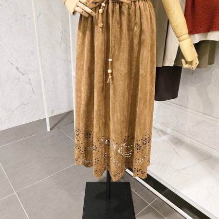 스웨이드 펀칭 스커트