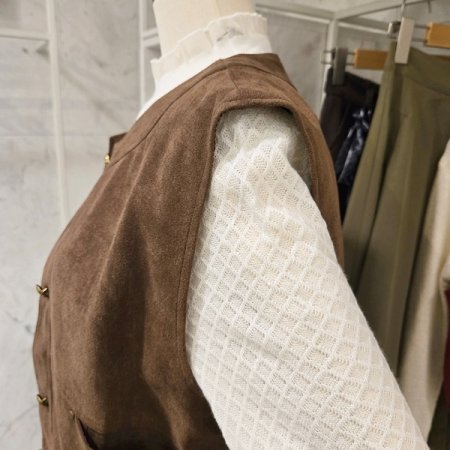 라운드 스웨이드 베스트