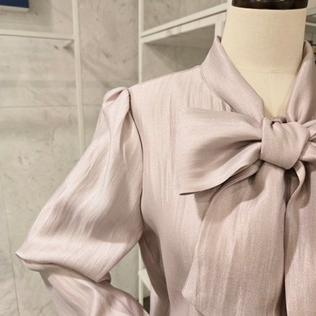 빅 리본 타이 블라우스