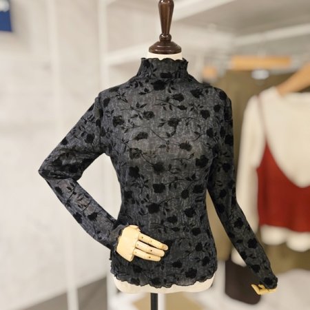 하이넥 롤링 플라워 티셔츠