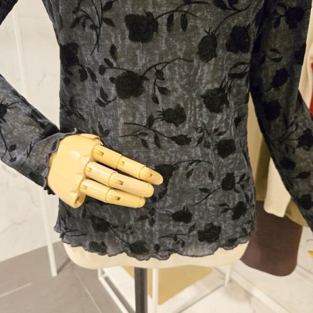 하이넥 롤링 플라워 티셔츠