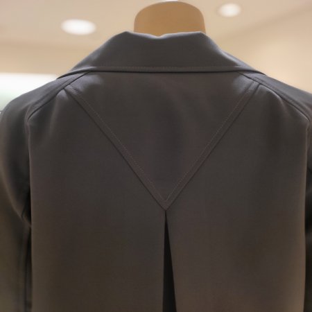 뒷 브이핀턱 스티치 싱글버튼 자켓