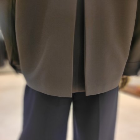 뒷 브이핀턱 스티치 싱글버튼 자켓