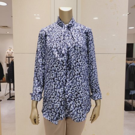 네크라인장식 플라워블라우스