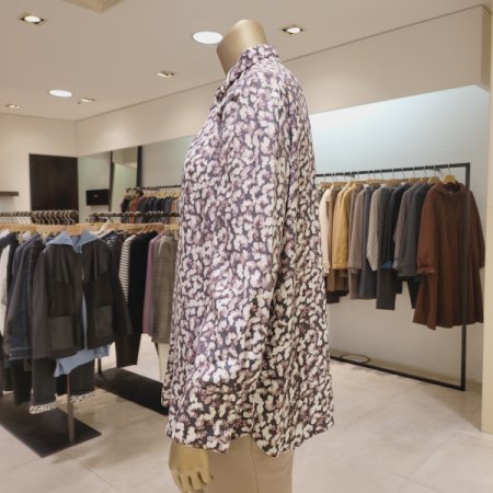 네크라인장식 플라워블라우스