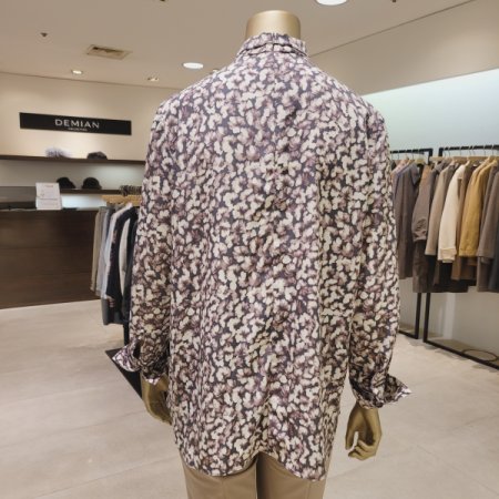 네크라인장식 플라워블라우스