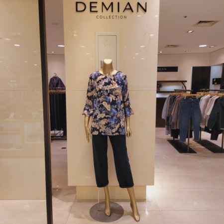 프릴소매 핀턱 라운드넥 플라워블라우스