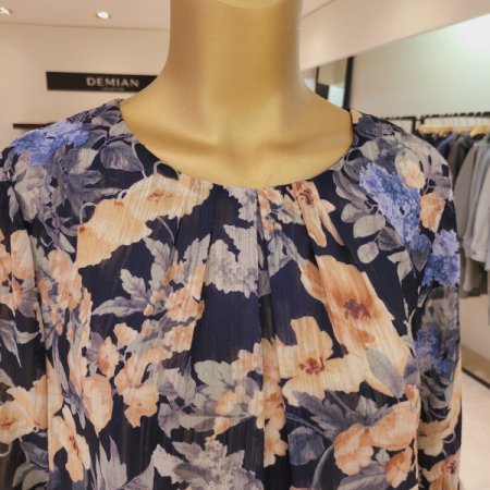 프릴소매 핀턱 라운드넥 플라워블라우스