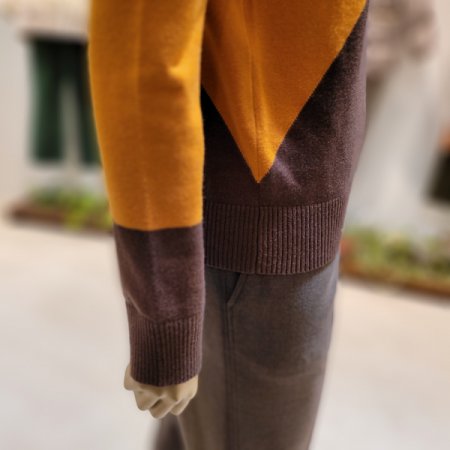 사선 컬러배색 반폴라 긴팔 니트