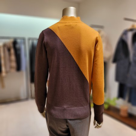 사선 컬러배색 반폴라 긴팔 니트