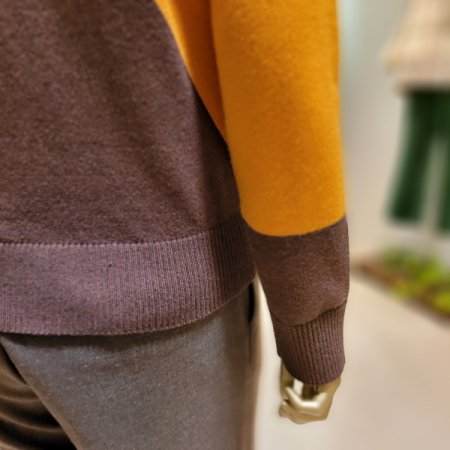 사선 컬러배색 반폴라 긴팔 니트