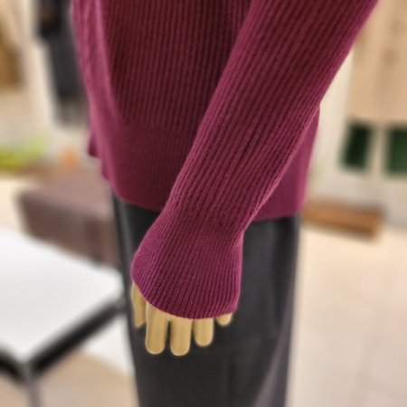 브이짜임배색 골지 반터틀넥 니트