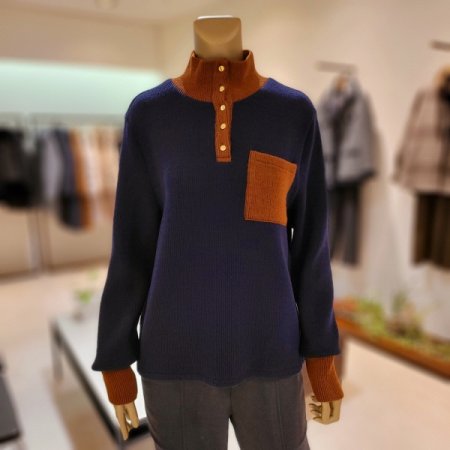 금장버튼 오픈형 터틀넥 골지 니트