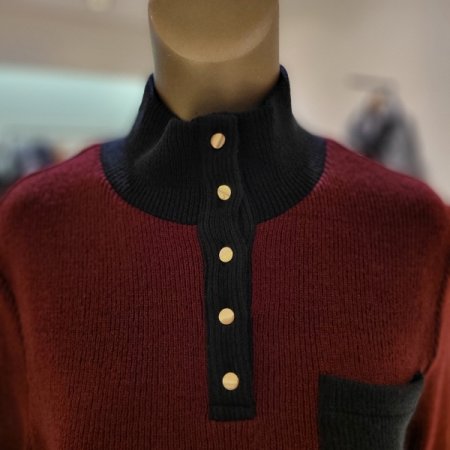 금장버튼 오픈형 터틀넥 골지 니트