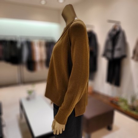 금장버튼 밑단트임 모직 브이넥가디건