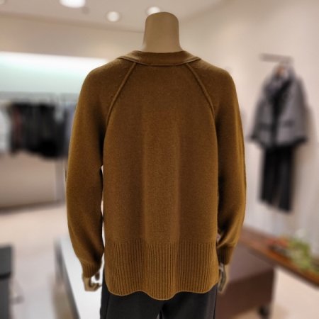 금장버튼 밑단트임 모직 브이넥가디건