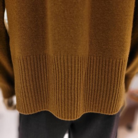 금장버튼 밑단트임 모직 브이넥가디건